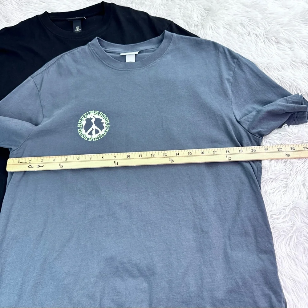 H&M set of 2 Black and Gray relaxed fit short sleeve crew neck graphic T-Shirt - Picture 3 of 11